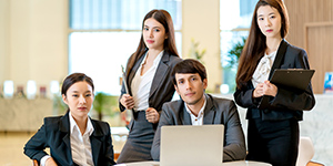 Career counselor mentoring students on interview skills and off-campus job search techniques.